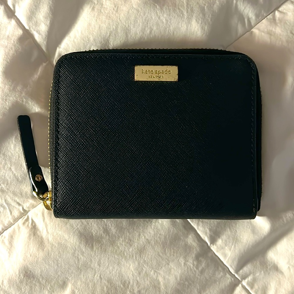 Kate Spade Compact Black Leather Wallet Adorned with Gold-Tone Hardware (S338)